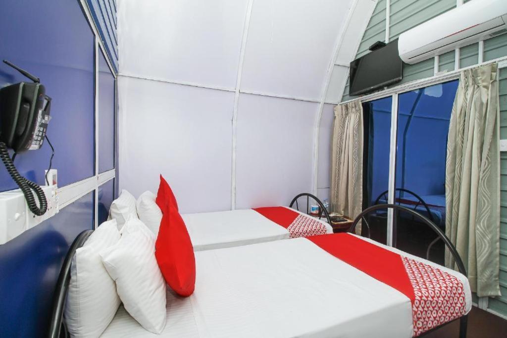 Airport A4 Transit Hub - Eco Chalets 카투나야크 외부 사진