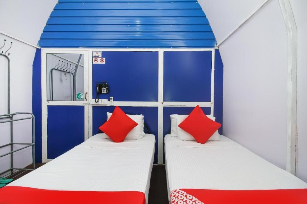 Airport A4 Transit Hub - Eco Chalets 카투나야크 외부 사진