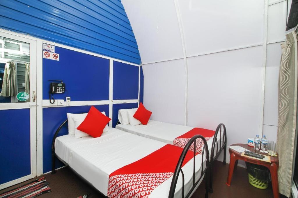 Airport A4 Transit Hub - Eco Chalets 카투나야크 외부 사진