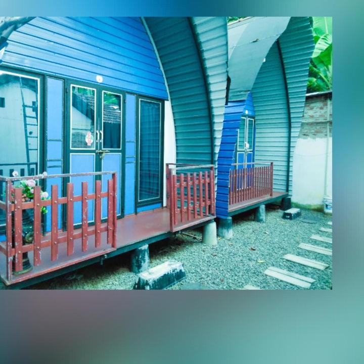 Airport A4 Transit Hub - Eco Chalets 카투나야크 외부 사진