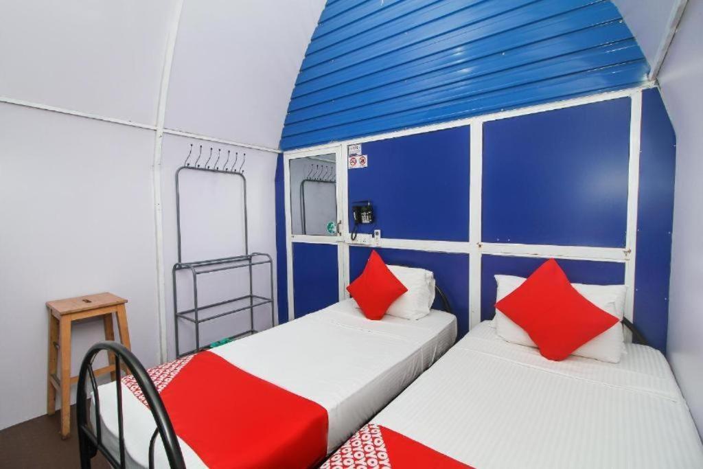 Airport A4 Transit Hub - Eco Chalets 카투나야크 외부 사진